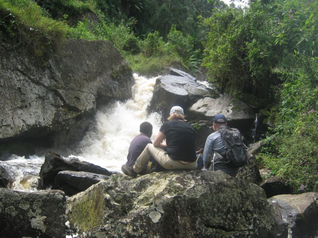 Umubasi waterfall